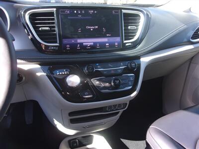 2023 Chrysler Pacifica Plug-In Hybrid Touring L   - Photo 15 - Tucson, AZ 85716