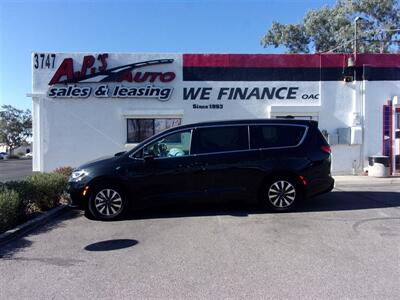 2023 Chrysler Pacifica Plug-In Hybrid Touring L   - Photo 5 - Tucson, AZ 85716