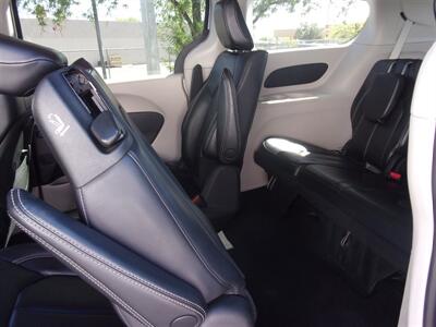 2023 Chrysler Pacifica Plug-In Hybrid Touring L   - Photo 19 - Tucson, AZ 85716