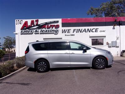 2023 Chrysler Pacifica Plug-In Hybrid Touring L   - Photo 3 - Tucson, AZ 85716