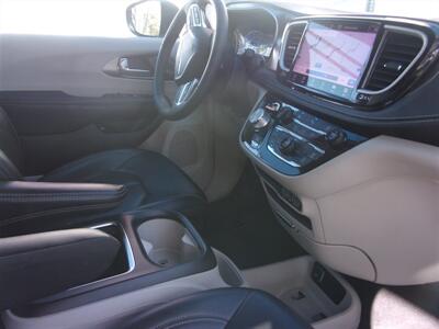 2023 Chrysler Pacifica Plug-In Hybrid Touring L   - Photo 23 - Tucson, AZ 85716