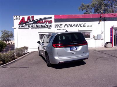 2023 Chrysler Pacifica Plug-In Hybrid Touring L   - Photo 8 - Tucson, AZ 85716