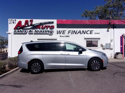 2023 Chrysler Pacifica Plug-In Hybrid Touring L   - Photo 5 - Tucson, AZ 85716
