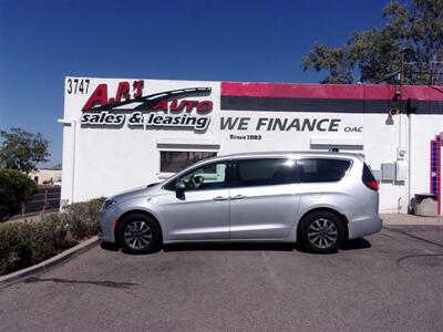 2023 Chrysler Pacifica Plug-In Hybrid Touring L   - Photo 4 - Tucson, AZ 85716