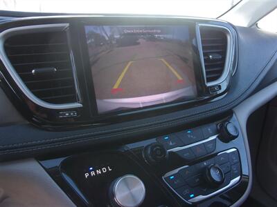 2023 Chrysler Pacifica Plug-In Hybrid Touring L   - Photo 17 - Tucson, AZ 85716