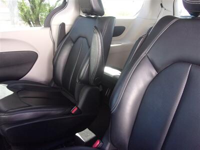 2023 Chrysler Pacifica Plug-In Hybrid Touring L   - Photo 18 - Tucson, AZ 85716