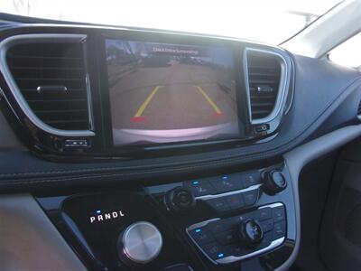 2023 Chrysler Pacifica Plug-In Hybrid Touring L   - Photo 11 - Tucson, AZ 85716