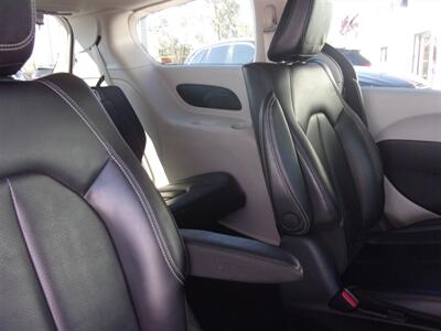 2023 Chrysler Pacifica Plug-In Hybrid Touring L   - Photo 25 - Tucson, AZ 85716