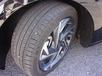 2024 Hyundai ELANTRA Limited   - Photo 9 - Tucson, AZ 85716