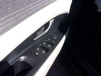 2024 Hyundai ELANTRA Limited   - Photo 10 - Tucson, AZ 85716