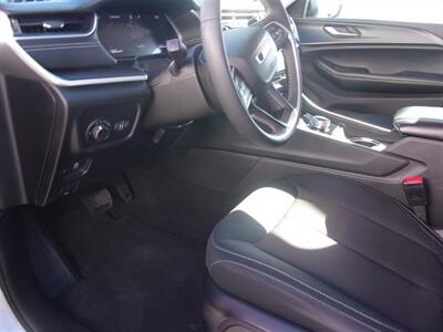 2023 Jeep Grand Cherokee L Laredo   - Photo 12 - Tucson, AZ 85716