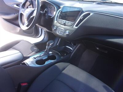 2025 Chevrolet Malibu LT   - Photo 8 - Tucson, AZ 85716