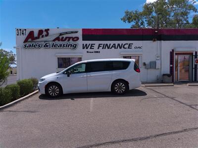 2024 Chrysler Pacifica Plug-In Hybrid Select   - Photo 2 - Tucson, AZ 85716