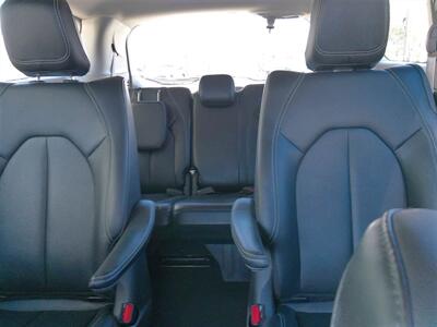2024 Chrysler Pacifica Plug-In Hybrid Select   - Photo 15 - Tucson, AZ 85716