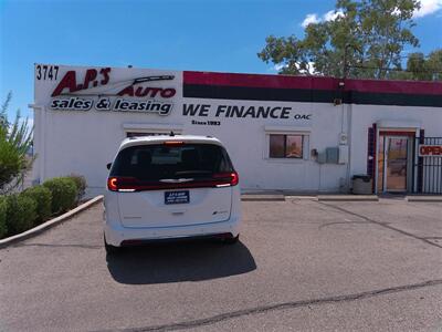 2024 Chrysler Pacifica Plug-In Hybrid Select   - Photo 8 - Tucson, AZ 85716