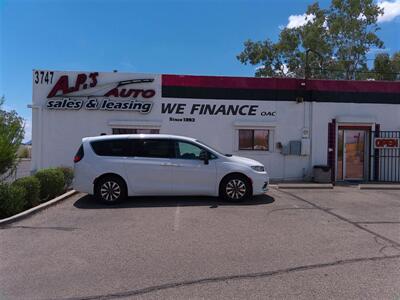 2024 Chrysler Pacifica Plug-In Hybrid Select   - Photo 5 - Tucson, AZ 85716