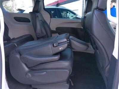 2024 Chrysler Pacifica Plug-In Hybrid Select   - Photo 23 - Tucson, AZ 85716