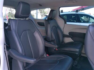 2024 Chrysler Pacifica Plug-In Hybrid Select   - Photo 21 - Tucson, AZ 85716