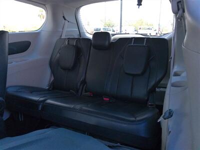 2024 Chrysler Pacifica Plug-In Hybrid Select   - Photo 18 - Tucson, AZ 85716