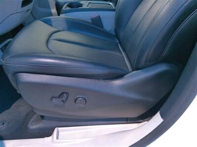 2024 Chrysler Pacifica Plug-In Hybrid Select   - Photo 10 - Tucson, AZ 85716