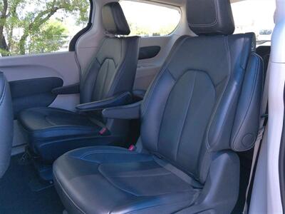 2024 Chrysler Pacifica Plug-In Hybrid Select   - Photo 16 - Tucson, AZ 85716