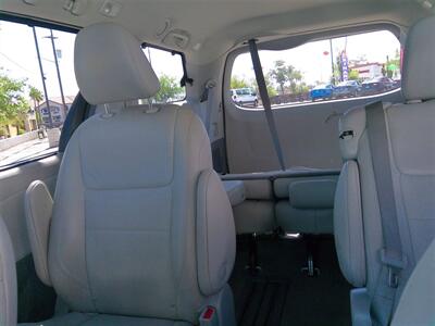 2018 Toyota Sienna XLE 7-Passenger Auto   - Photo 14 - Tucson, AZ 85716