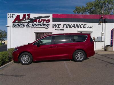 2025 Chrysler Pacifica Select   - Photo 6 - Tucson, AZ 85716