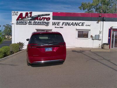 2025 Chrysler Pacifica Select   - Photo 9 - Tucson, AZ 85716