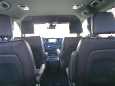 2025 Chrysler Pacifica Select   - Photo 12 - Tucson, AZ 85716