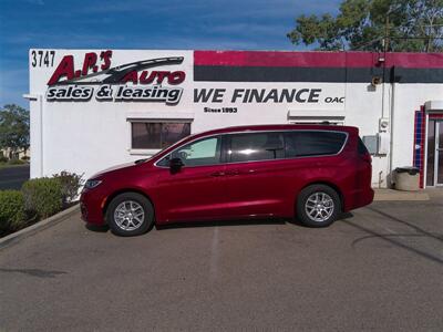 2025 Chrysler Pacifica Select   - Photo 5 - Tucson, AZ 85716