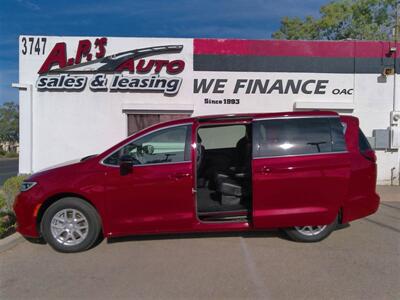 2025 Chrysler Pacifica Select   - Photo 7 - Tucson, AZ 85716