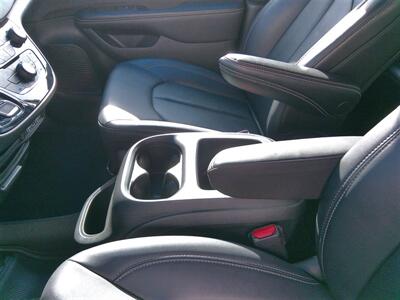 2025 Chrysler Pacifica Select   - Photo 17 - Tucson, AZ 85716