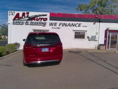 2025 Chrysler Pacifica Select   - Photo 10 - Tucson, AZ 85716