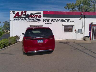 2025 Chrysler Pacifica Select   - Photo 8 - Tucson, AZ 85716