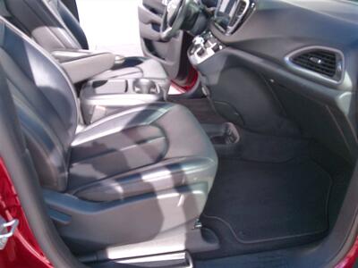 2025 Chrysler Pacifica Select   - Photo 20 - Tucson, AZ 85716