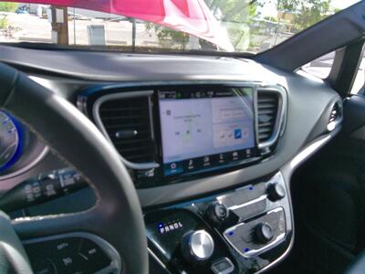 2025 Chrysler Pacifica Select   - Photo 16 - Tucson, AZ 85716