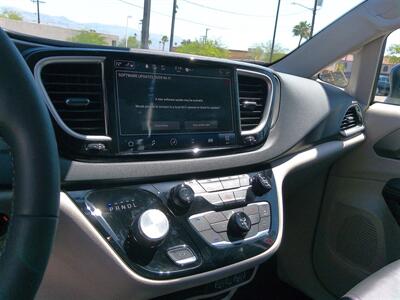 2023 Chrysler Pacifica Touring L   - Photo 12 - Tucson, AZ 85716