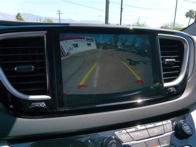 2023 Chrysler Pacifica Touring L   - Photo 11 - Tucson, AZ 85716