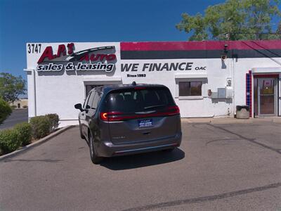 2023 Chrysler Pacifica Touring L   - Photo 8 - Tucson, AZ 85716