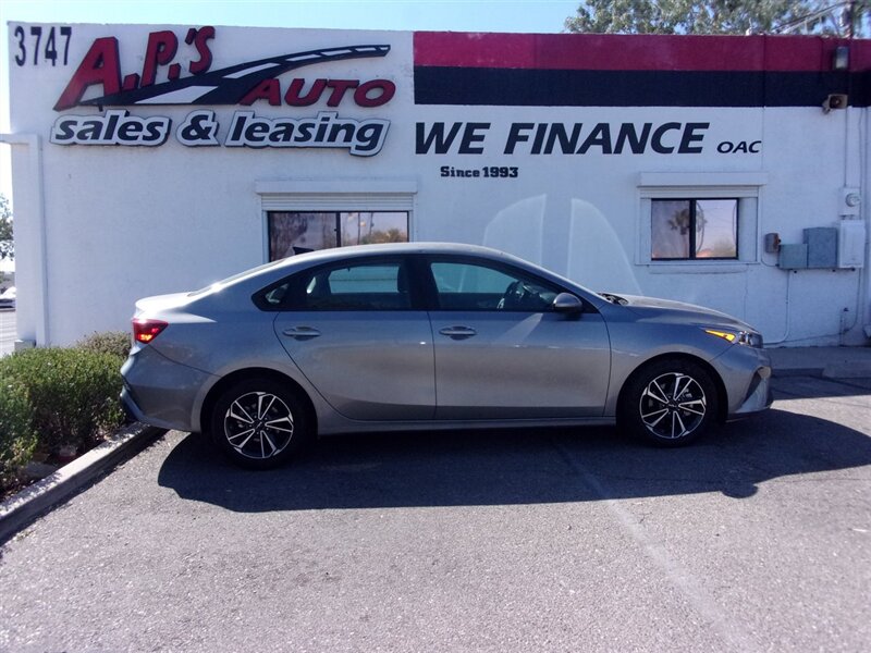 2023 Kia Forte LXS photo 4