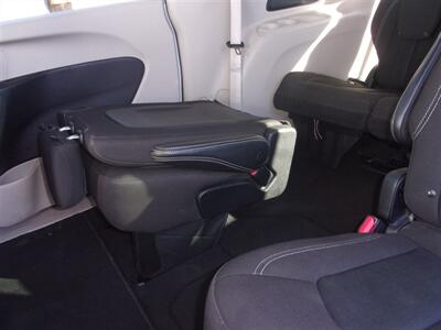 2024 Chrysler Pacifica Plug-In Hybrid Select   - Photo 8 - Tucson, AZ 85716