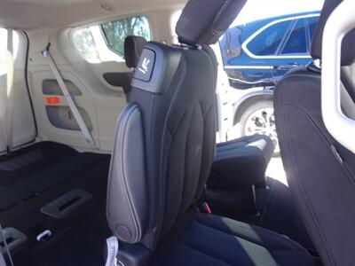 2024 Chrysler Pacifica Plug-In Hybrid Select   - Photo 25 - Tucson, AZ 85716
