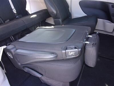 2024 Chrysler Pacifica Plug-In Hybrid Select   - Photo 15 - Tucson, AZ 85716