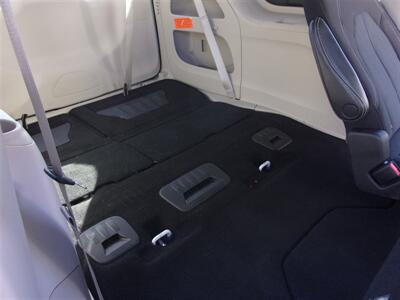 2024 Chrysler Pacifica Plug-In Hybrid Select   - Photo 24 - Tucson, AZ 85716