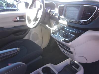 2024 Chrysler Pacifica Plug-In Hybrid Select   - Photo 21 - Tucson, AZ 85716