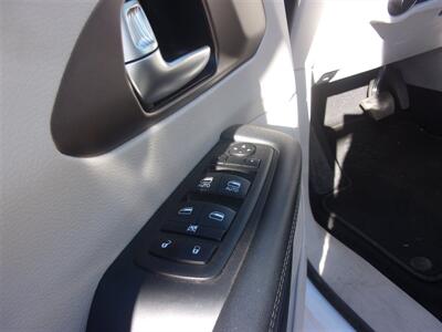 2024 Chrysler Pacifica Plug-In Hybrid Select   - Photo 6 - Tucson, AZ 85716