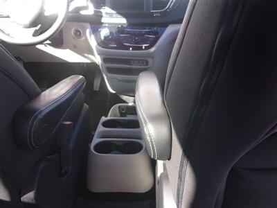 2024 Chrysler Pacifica Plug-In Hybrid Select   - Photo 18 - Tucson, AZ 85716