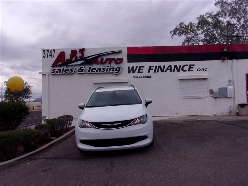 2024 Chrysler Pacifica Plug-In Hybrid Select   - Photo 1 - Tucson, AZ 85716
