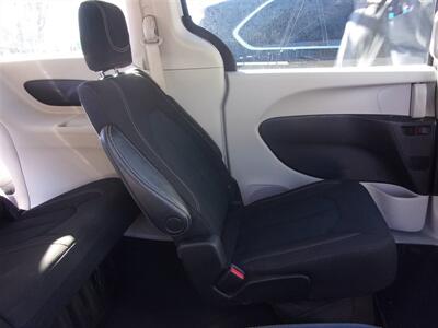 2024 Chrysler Pacifica Plug-In Hybrid Select   - Photo 17 - Tucson, AZ 85716