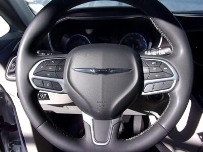 2024 Chrysler Pacifica Plug-In Hybrid Select   - Photo 12 - Tucson, AZ 85716